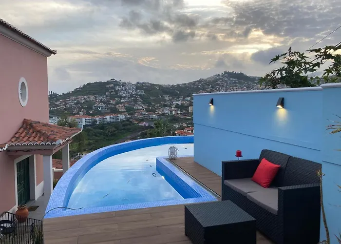 Holiday Cottages in Funchal (Madeira)