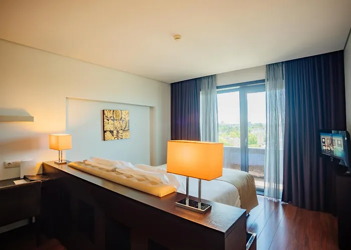 Porto Hotels near Francisco Sa Carneiro Airport (OPO)